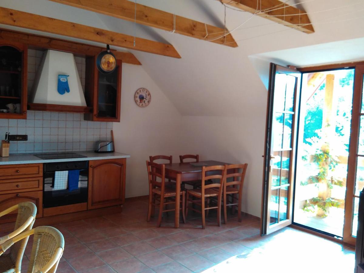 Apartman Na Farme U Koni Milesov 외부 사진
